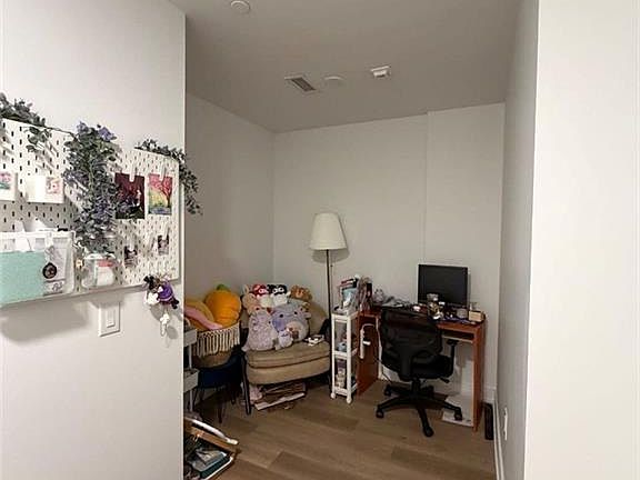 3rd image of 3009 Novar Rd #530