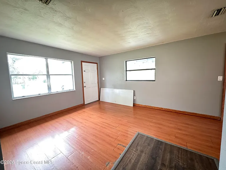 2506 Stratford Dr — Photo 5