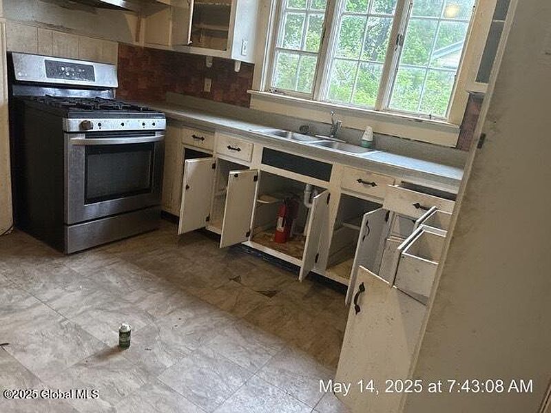 5th image of 23 Spruce Street