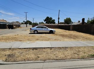 W Cross Ave, Tulare, CA 93274