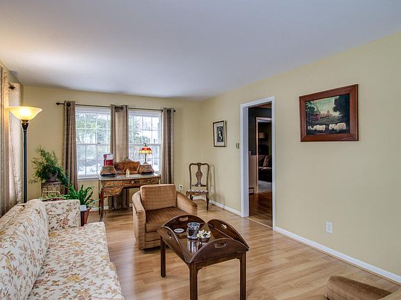 5th image of 213 Tree Haven Ln
