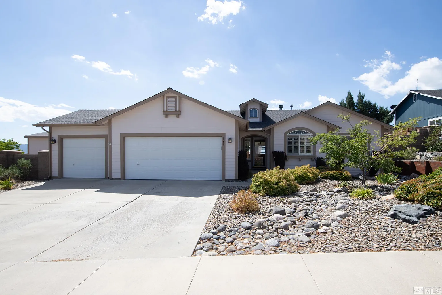 889 Vista Park Dr photo 1