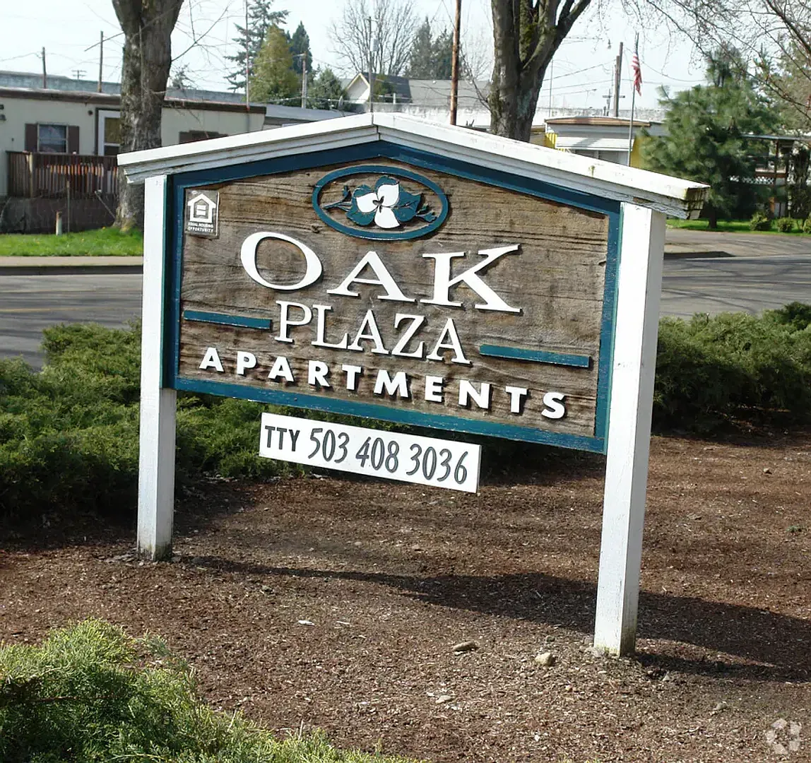 0127-01 Oak Plaza — Photo 4