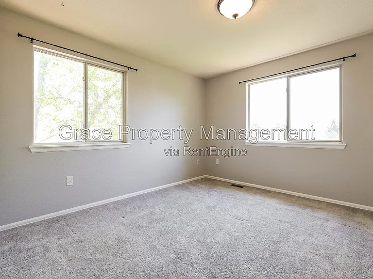 1144 E 12th Ct — Photo 16