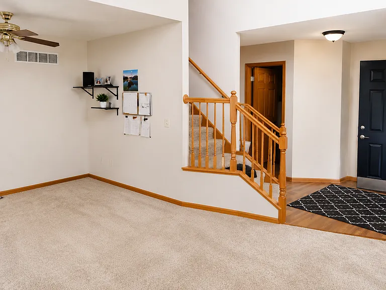 2217 Twin Lakes Ct — Photo 2