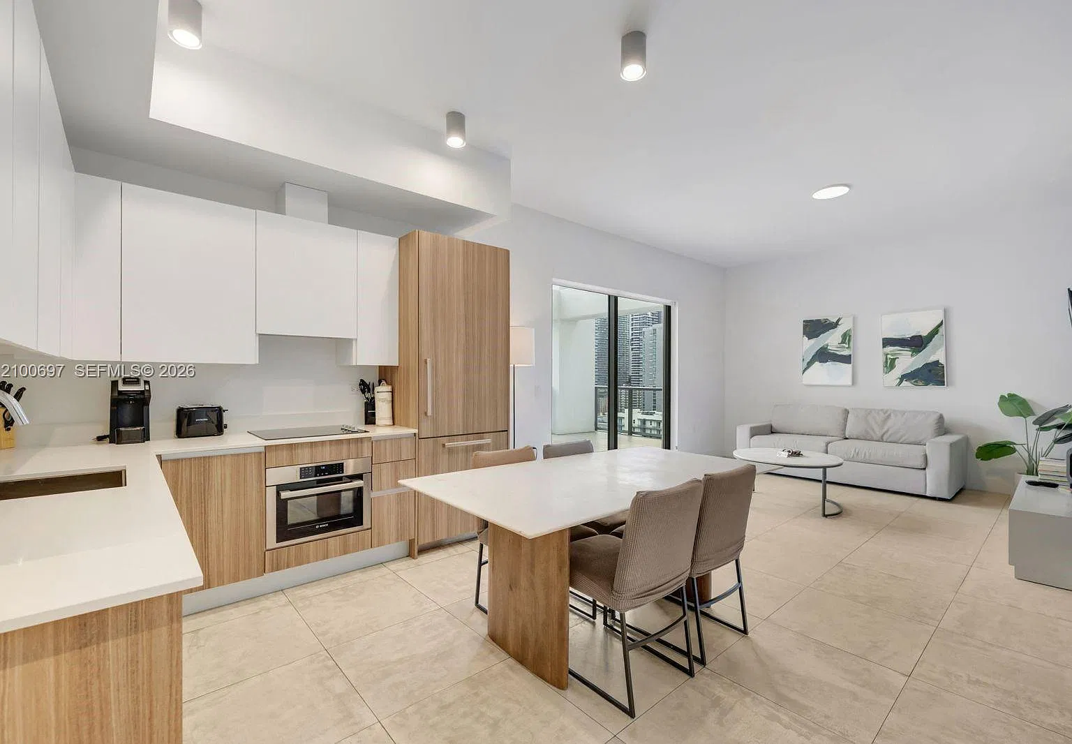 2 bed, 2.0 bath, 907 sqft, $4,700 — Photo 1