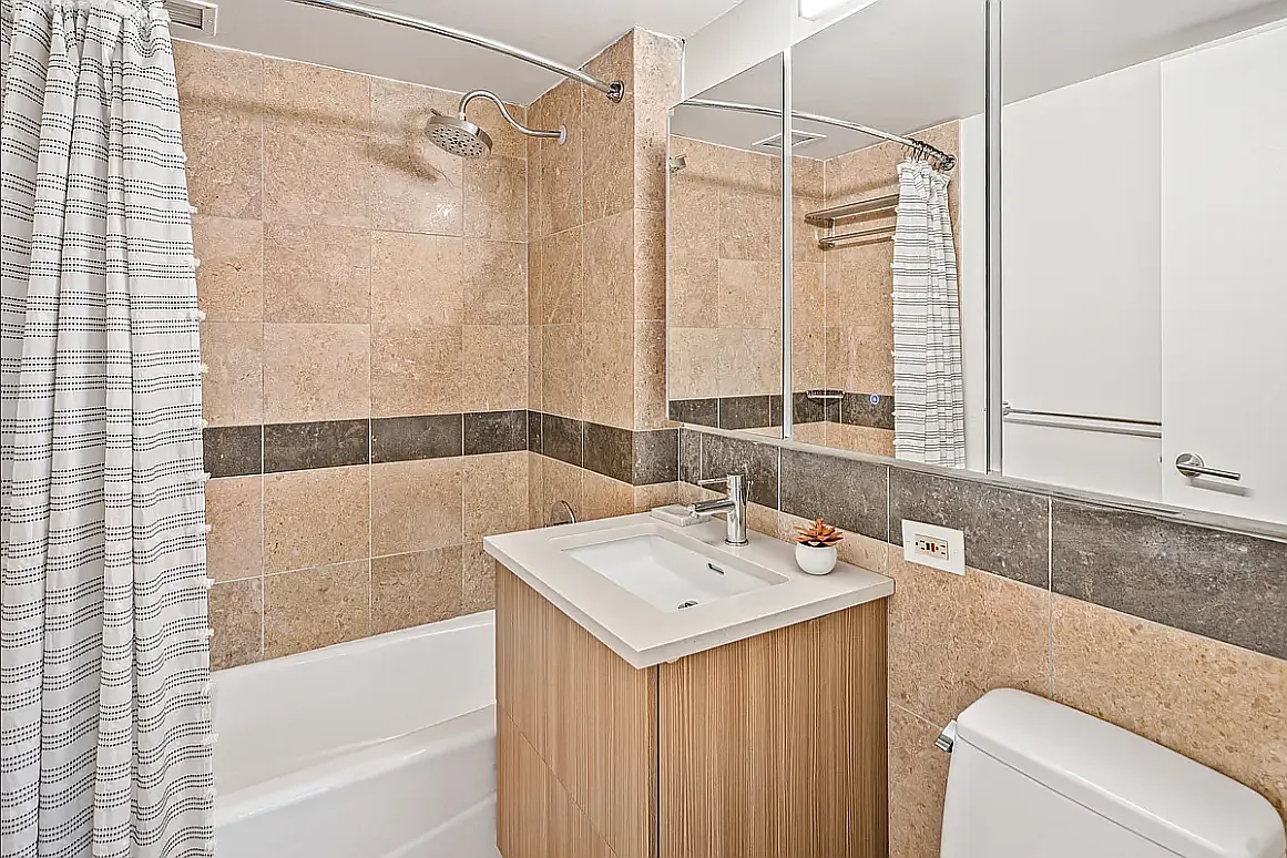 130 West 15th Street — Photo 4