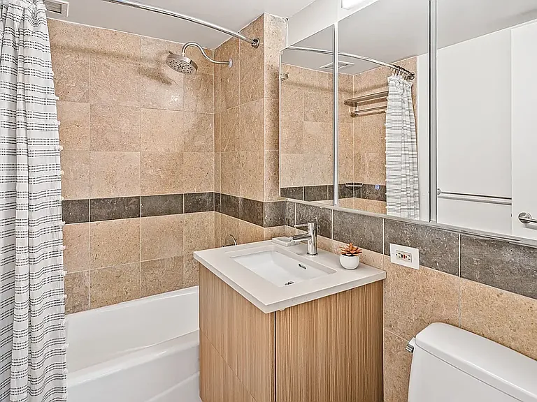 130 W 15th St #3B — Photo 3