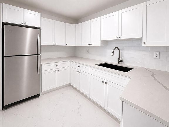 3rd image of 4341 RIVERSIDE Drive #A-D
