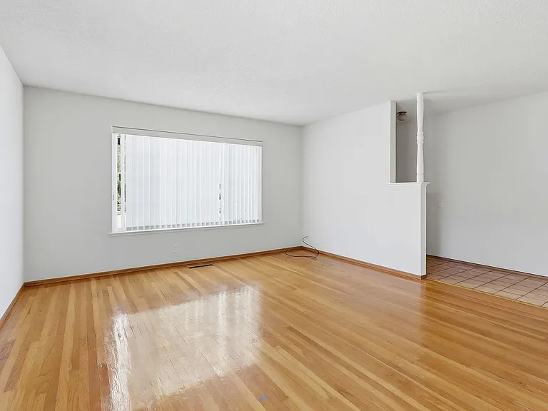 1571 Finch Way — Photo 6