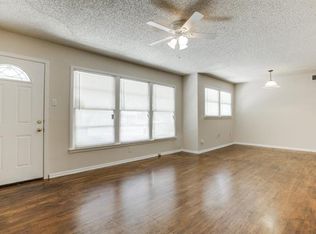 914 NW 8th St, Grand Prairie, TX 75050