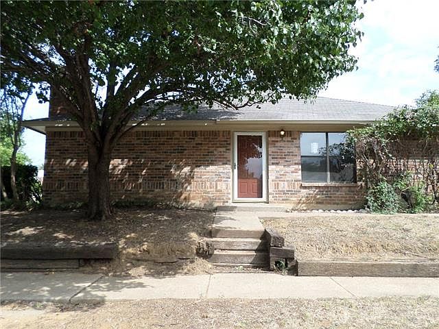 1st image of 2700 London Ct