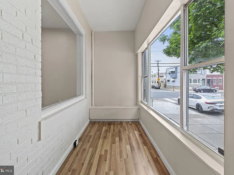 1744 Johnston St — Photo 2