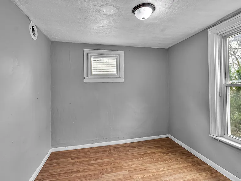 53 Sirret St #1 — Photo 7