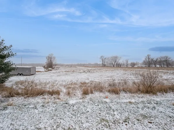 4600 Urbana Rd, Center Point, IA 52213