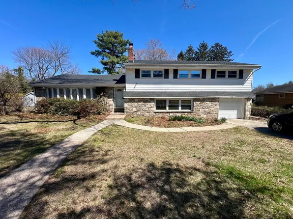 303 Hedgerow Ln, Wyncote, PA 19095