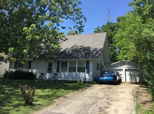 908 Stratford Ln, Mundelein, IL 60060