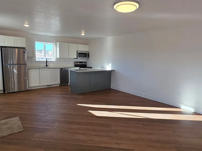 1026 Center Dr — Photo 4
