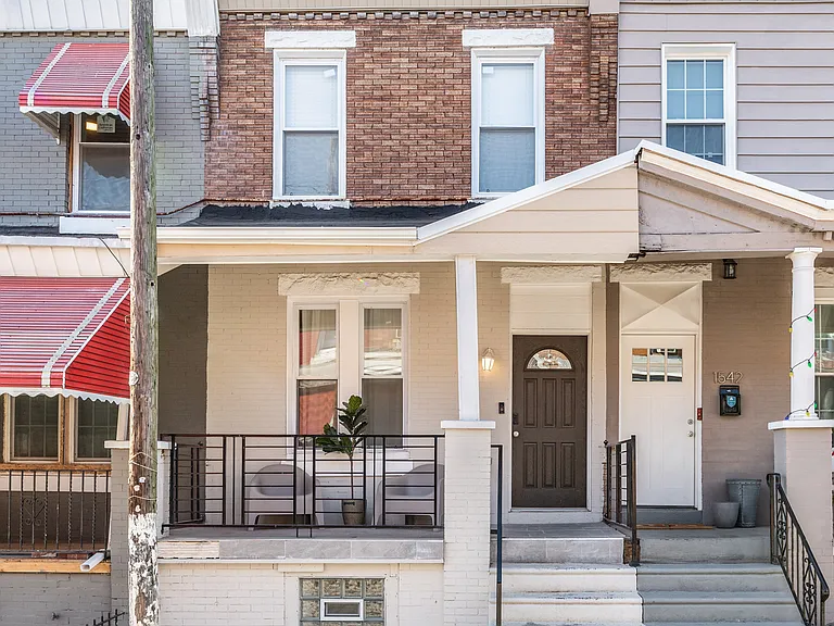 1540 N Hollywood St — Photo 20