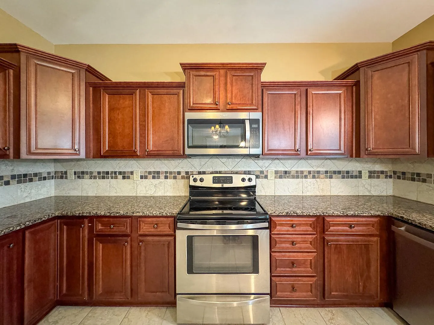 Spacious 4 Bed 2.5 Bath Home in Jack Britt School District — Photo 4