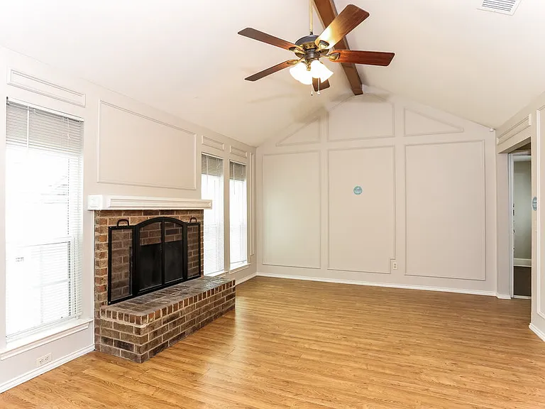 704 Brookhaven Dr — Photo 5