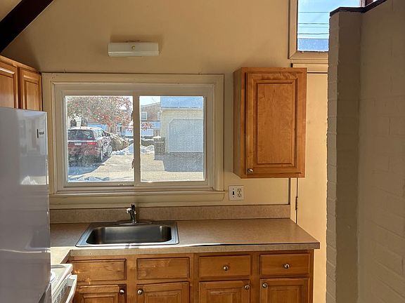 3rd image of 102 Blossom Ln