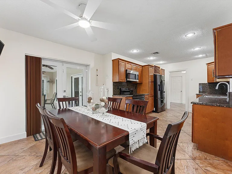 6515 SW 8th Pl — Photo 12