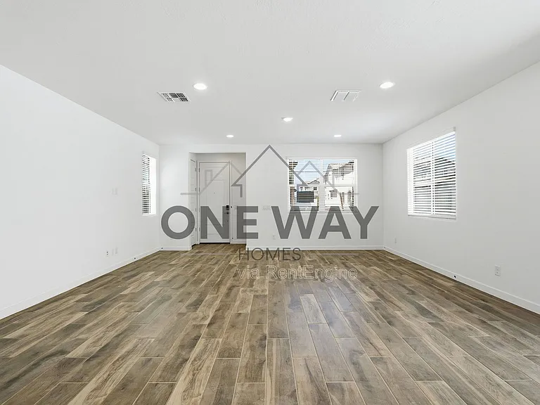 3349 S Primrose — Photo 4