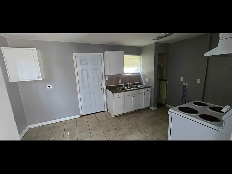 2217 Ballard Dr — Photo 9