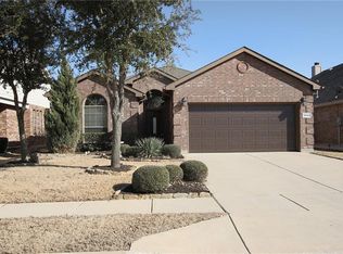 11552 Round Leaf Dr, Fort Worth, TX 76244