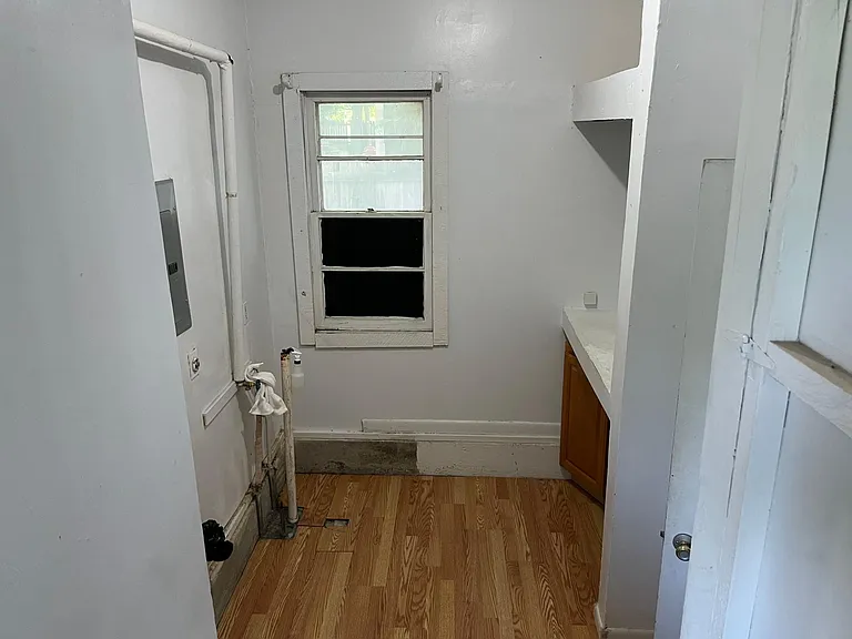 106 E 8th St — Photo 6