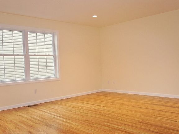 2nd image of 9 Glenwood Ave #1