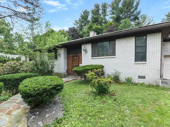 14 Ellis Dr, Worcester, MA 01609