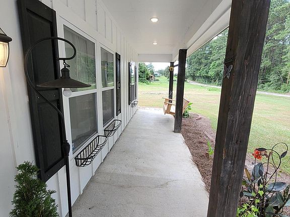 5th image of 15 Cottage View Dr
