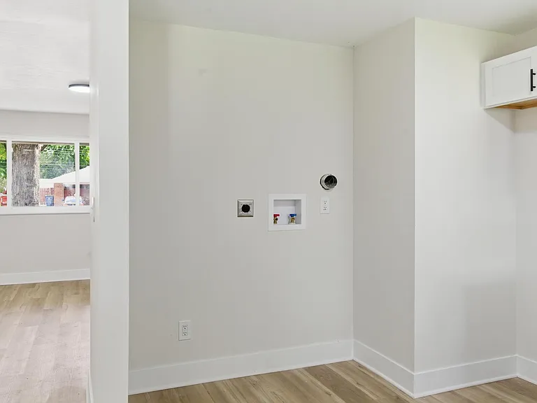 4731 Powell Rd — Photo 7