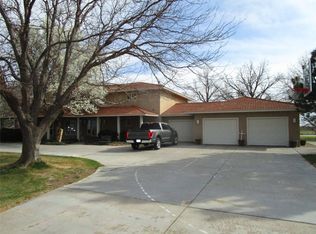 1905 Grandview Dr E, Garden City, KS 67846