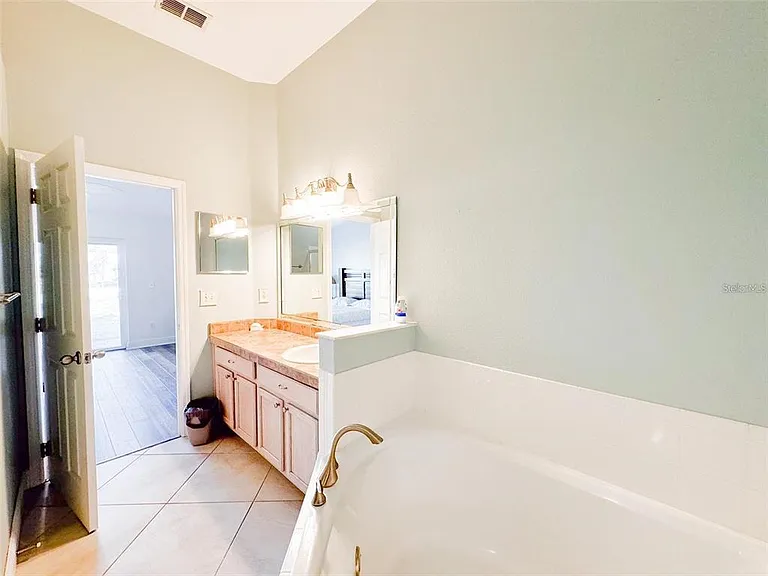 2474 Saint Augustine Blvd — Photo 13