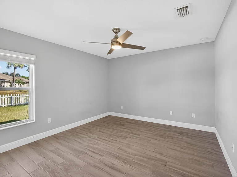 2501 SE Mariposa Ave — Photo 14