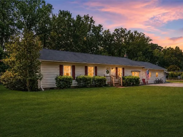 209 Oak Point Dr, Yorktown, VA 23692