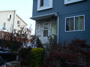 16 Country Dr S, Staten Island, NY 10314