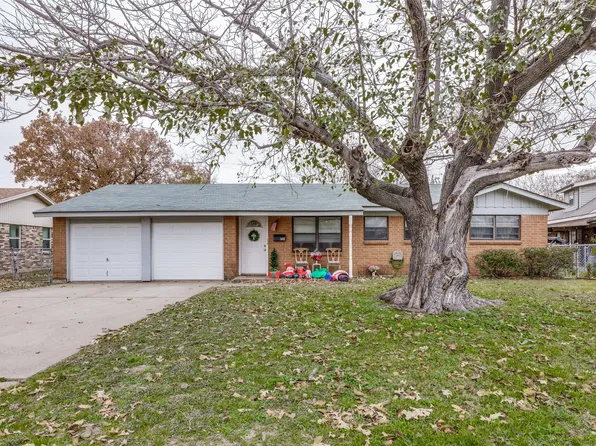 525 S Hampshire St, Saginaw, TX 76179