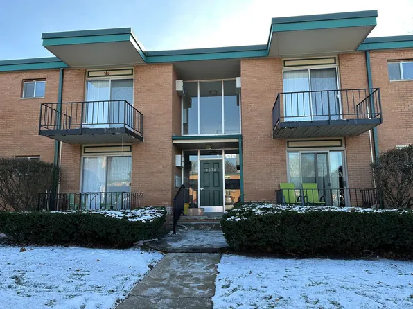 1870 Axtell Dr APT 4, Troy, MI 48084