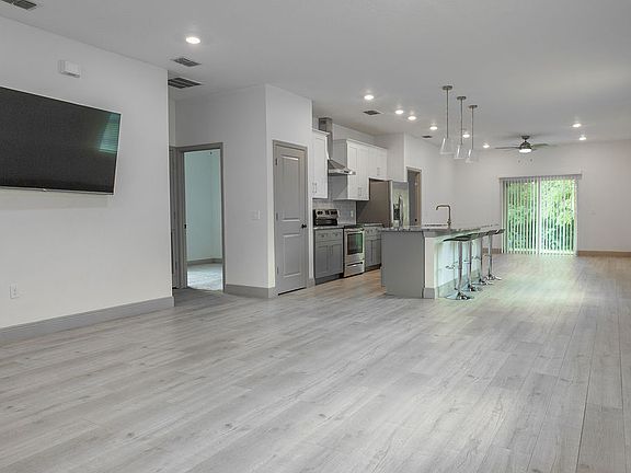 3rd image of 231 N Julia Ave