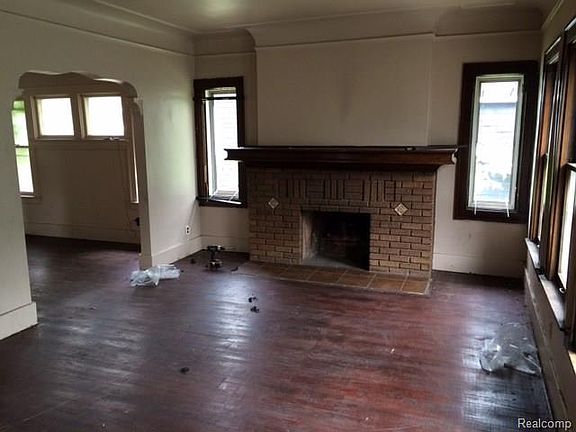 5th image of 9535 Sorrento St