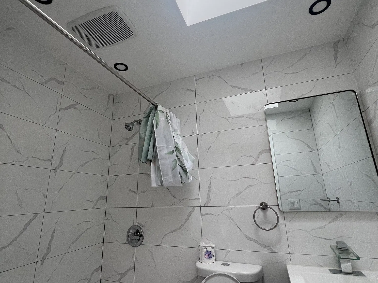2 bed, 900 sqft, $2,700 — Photo 4