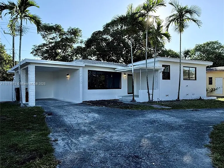 12615 N Miami Ave — Photo 2