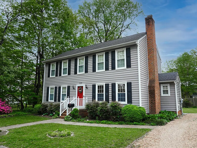2405 Kenmore Rd — Photo 3