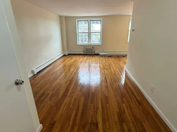 21714 24th Ave #5N, Bayside, NY 11360