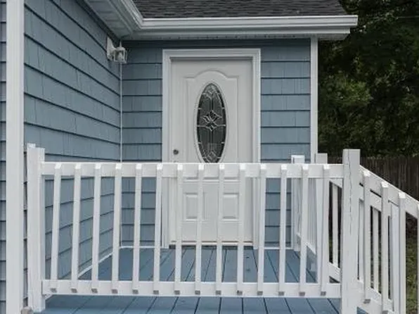 1044 Waverly Avenue, Holtsville, NY 11742