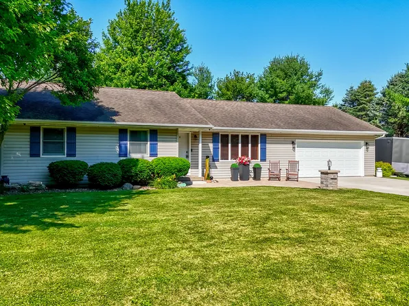 35 Burr Oak Dr, Lostant, IL 61334